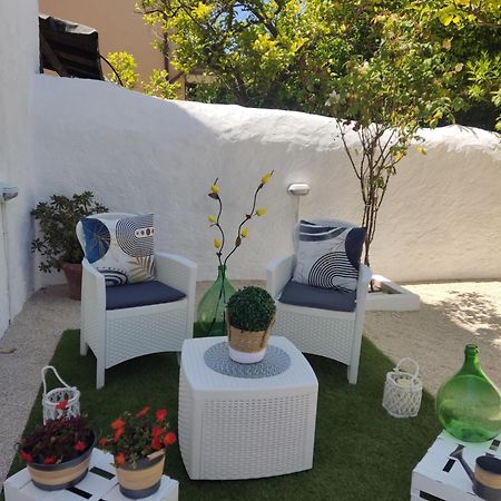 Casa Vacanze Con Giardino I Girasoli - Cin It 09006 - 9 C 2000 R4042- سورسو المظهر الخارجي الصورة