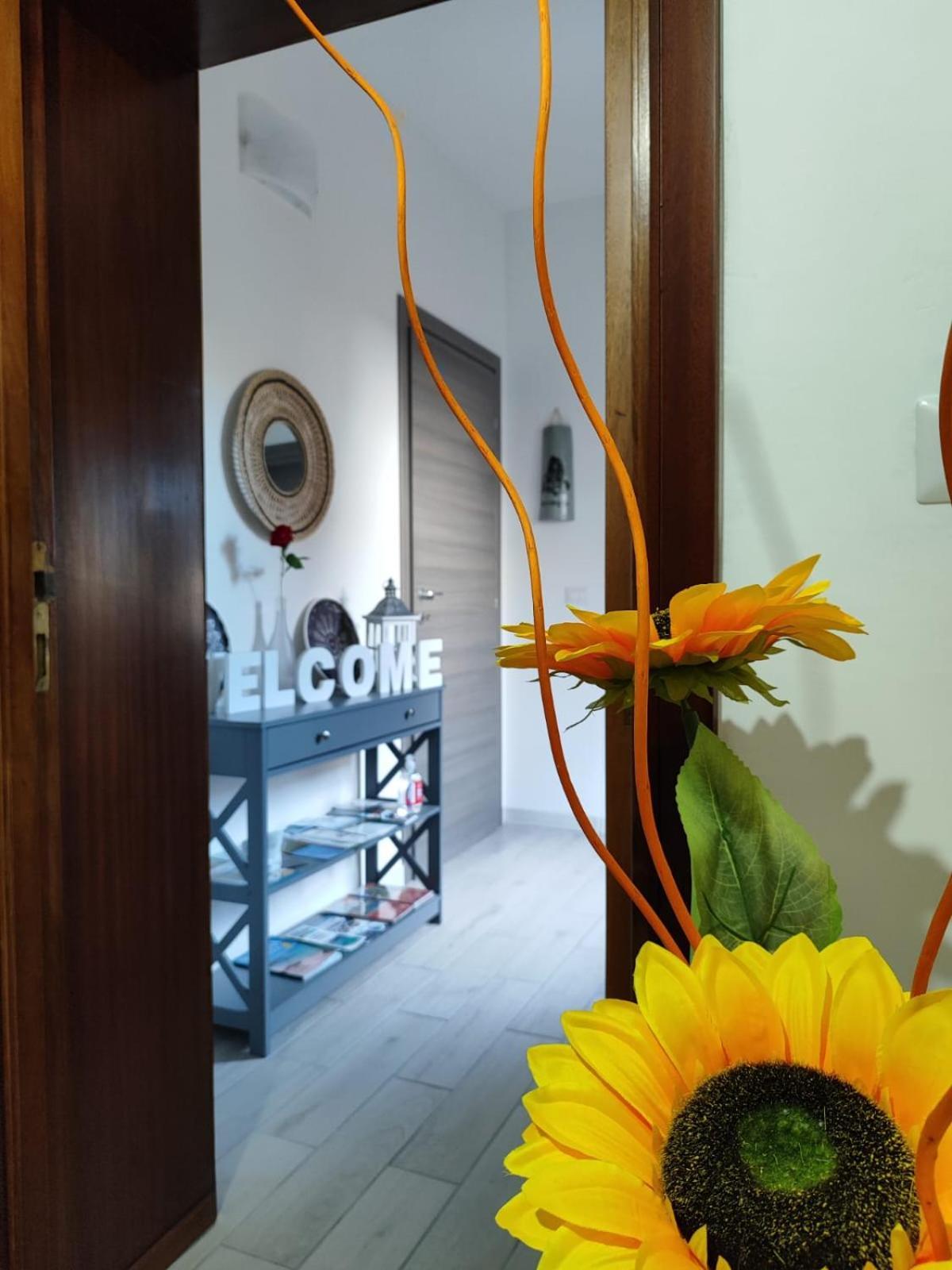 Casa Vacanze Con Giardino I Girasoli - Cin It 09006 - 9 C 2000 R4042- سورسو المظهر الخارجي الصورة