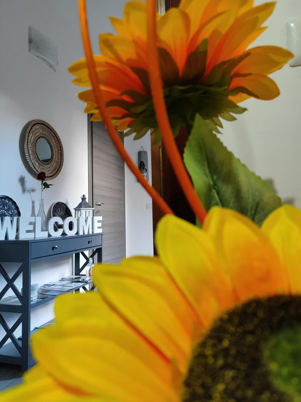 Casa Vacanze Con Giardino I Girasoli - Cin It 09006 - 9 C 2000 R4042- سورسو المظهر الخارجي الصورة